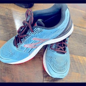 NEW BALANCE RUNNING SHOES